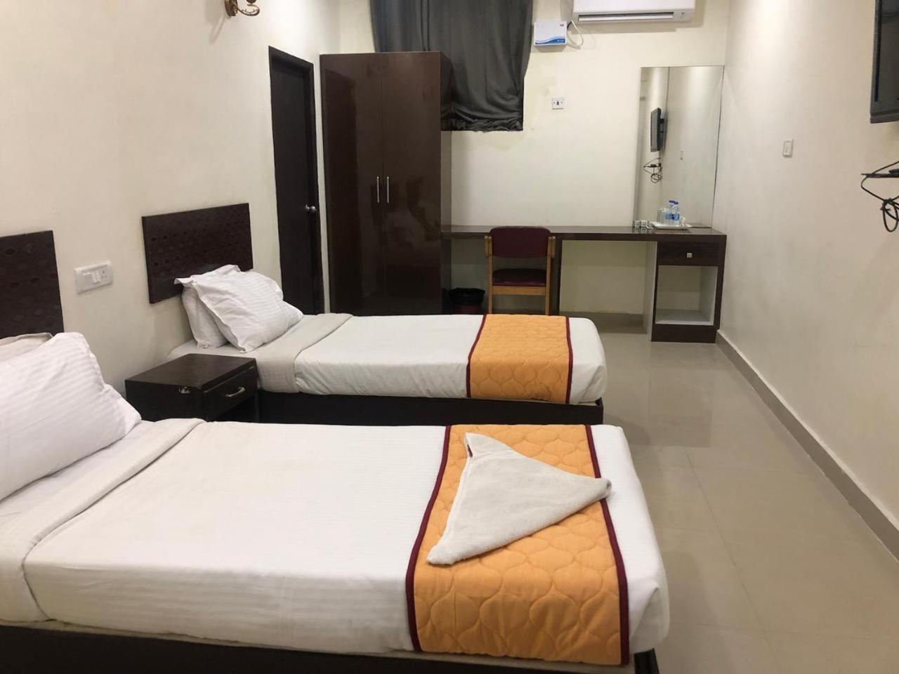 Sai Lakshmi Pavanam Madras Buitenkant foto